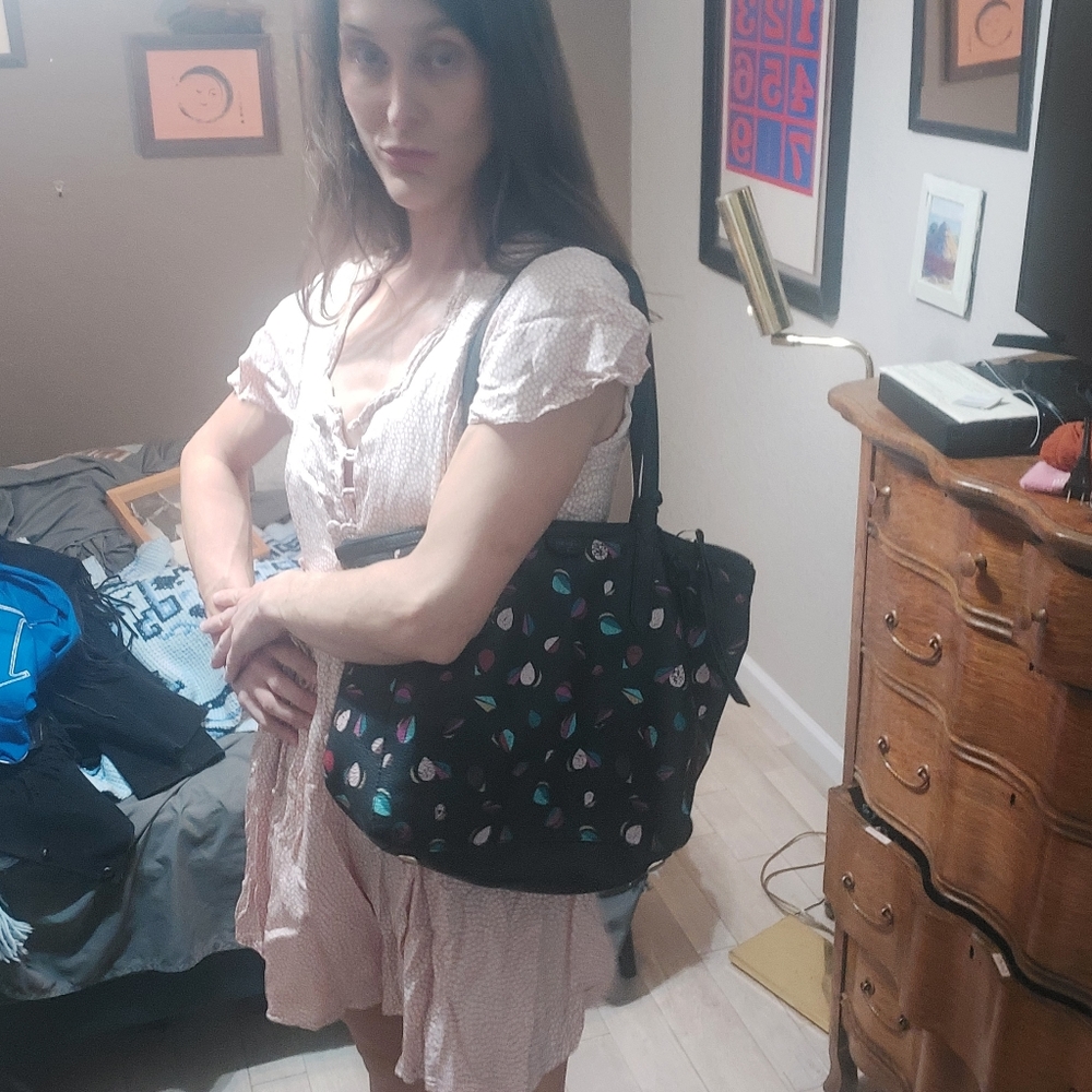Fossil Black Leather Maxi Tote w Abstract Design - Soft leather Purse - Picture 2 of 6
